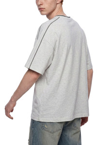 Camiseta Oversize para Hombre con Detalle de Costura y Hombro Caído, Cuello Redondo, Peso Pesado, Estilo Streetwear con Líneas de Costura en Contraste - Product Image 4
