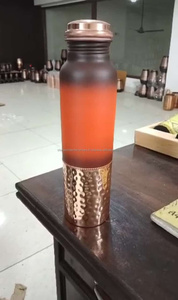 Bouteille en cuivre écologique avec tasse Cuisine et verres de table Bouteilles d'eau en cuivre pur disponibles à un prix abordable - Product Image 5