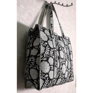 Sac fourre-tout en coton fleuri fait main en Inde, sac à bandoulière matelassé avec fermeture éclair, sac de shopping bohème pour femmes - Product Image 3
