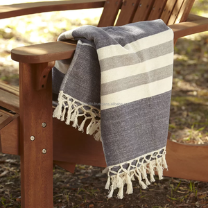 Manta de sofá de algodón de telar manual natural con borde con flecos de rayas degradadas negras diseñado para la exportación global de textiles para el hogar - Product Image 3