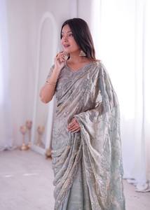 Sari de Diseño Elegante, Moderno y Reversible para Fiestas, en un Tono Atractivo con Detalles Ricos - Product Image 4