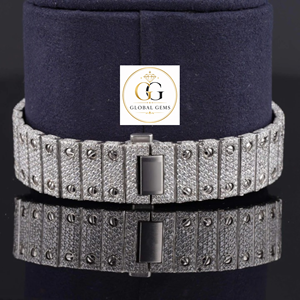 Reloj de Diamantes Plateado de Excelente Calidad, Elegante Esfera de Diamantes para Eventos Especiales, Disponible para Suministro Mundial - Product Image 2