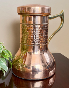 Carafe à eau vintage en cuivre gaufré de qualité supérieure, écologique, avec bouton et poignée en laiton, idéale pour la maison, les voyages et les fêtes. - Product Image 4