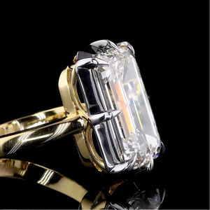 Anillo de Diamante Cultivado en Laboratorio con Certificación IGI y Claridad VVS-VS, Corte Esmeralda Radiante, en Oro, Joyería Fina para Mujer - Product Image 4