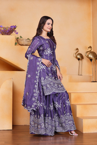 Ensemble Salwar trois pièces pour femme en soie Chinon élégante avec motif à sequins, comprenant un haut court, un pantalon palazzo fluide et un dupatta léger - Product Image 2
