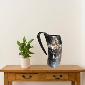 Mug en corne de buffle polie noire, style Viking, avec gravure personnalisée - Product Image 2