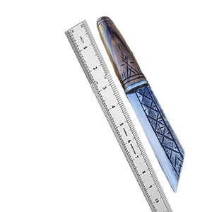 Cuchillo de caza hecho a mano de acero al carbono con hoja de punta caída, mango de madera y grabado geométrico, hoja fija para uso en exteriores. - Product Image 3