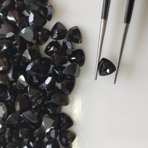 Espinela Negra Natural de 6MM, Corte Trillón, Gema Suelta de la Mejor Calidad para Joyería, Gemas de Red Mountain - Product Image 1