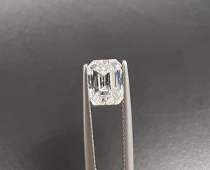 Diamant de laboratoire taille émeraude, pierre non montée, certifié IGI, VVS2, blanc, pour la fabrication de bijoux - Product Image 1