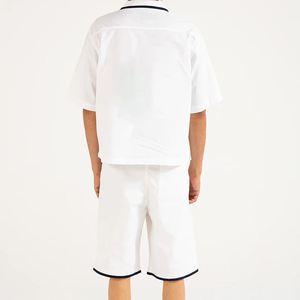 Conjunto de Camisa con Cuello Camp Collar: Conjunto Premium para Hombre |   Conjunto de 2 Piezas para Verano, Camisa con Botones de Color Sólido y Pantalones Cortos - Product Image 2