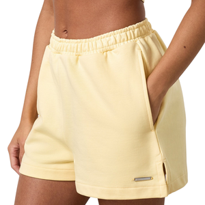 Shorts décontractés jaune clair pour femmes, coupe décontractée, shorts d'été, toucher doux, vêtements de style de vie, shorts confortables pour tous les jours - Product Image 1