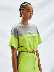 Conjunto Deportivo 2 en 1 para Mujer, Color Verde Grisáceo, Bloques de Color, Manga Corta, Cuello Redondo, Cordón Ajustable - Product Image 2