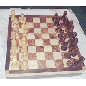 Jeu d'échecs en bois très exigeant de classe, jeu d'échecs pliant en bois fait à la main, vente à chaud avec pièces magnétiques et 10x10 pouces