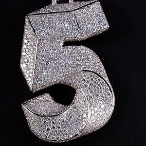 AMBER JEWELS T-104 Colgante Unisex de Oro Sólido de 14K con Número 5 Chapado en Oro de 14K, Cristales de Estrás con Microincrustaciones, Estilo Hip Hop - Product Image 1