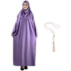 Abaya moderne minimaliste pour femmes avec des lignes épurées et un look élégant, style luxueux. - Product Image 1