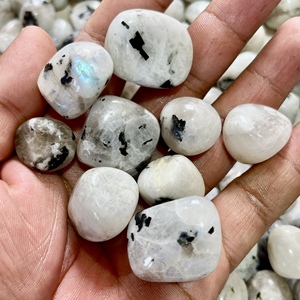 หินมูนสโตนธรรมชาติคุณภาพพรีเมียม ขัดเงา แสงสะท้อนสูง คริสตัลบำบัด ขายส่งจำนวนมาก จากผู้จัดจำหน่ายอัญมณี - Product Image 5
