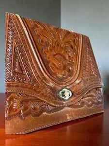 Nuevo Bolso de Hombro Estilo Bohemio Vintage para Mujer, Hecho a Mano, con Flores Talladas, 100% Cuero Genuino, Ligero, con una Sola Correa y Solapa, Estilo Western - Product Image 3
