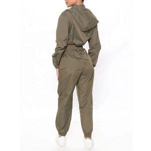 Survêtement coupe-vent unisexe léger et respirant avec logo personnalisé OEM, imprimé numériquement, 2 pièces, en nylon, avec capuche entièrement zippée - Product Image 4