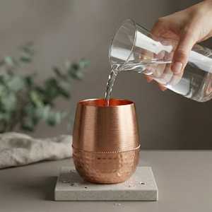 Vaisselle en cuivre martelé haut de gamme, récipient ayurvédique en cuivre, design moderne à texture mixte, verre ergonomique en cuivre - Product Image 3