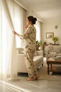 Ensemble de vêtements de nuit en coton beige pour femmes, imprimé animaux et palmiers, tenue confortable pour la maison, deux pièces - Product Image 2