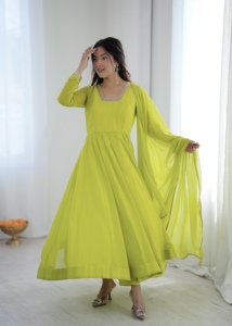 Vestido Anarkali Imperial de Georgette Sintética con Corte Kali y Borde de Encaje Circular de Cinco Metros con Cola Drapeada y Corte Entallado para Mujer - Alta Costura - Product Image 3
