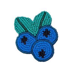 Broche artisanale haut de gamme en perles de rocaille plaquées argent, broderie perlée, style vintage, accessoire de mariage et de fiançailles avec cristaux - Product Image 3