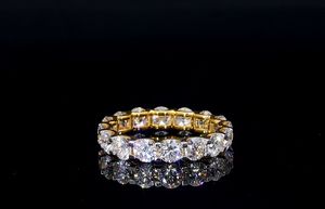 Bague éternelle classique en diamants ronds à éclat continu pour anniversaire de mariage, empilable et bijoux fins de luxe - Product Image 6
