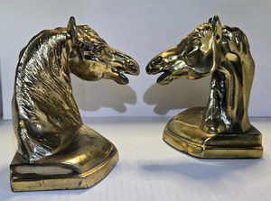 Sujetalibros Clásicos de Aluminio Pulido para una Decoración Atemporal en el Hogar u Oficina, con Diseño Metálico Elegante que Sostiene los Libros de Forma Organizada - Product Image 2