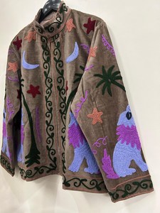Manteau Bohème Celestial Wolf, Veste en Velours Brodé à la Main Style Suzani, Textile Artistique, Combinaison Indienne Traditionnelle et Moderne, Vêtement d'extérieur - Product Image 4