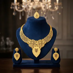 Nuevo Diseño de Collar de Latón Chapado en Oro con Forma de Flor para Mujer, Joyería para Fiestas y Bodas en Línea en India - Product Image 3