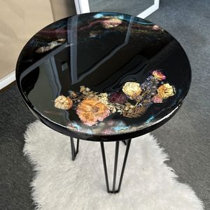 Mesa de Centro de Resina Epoxi Negra, Mesa Auxiliar Hecha a Mano con Flores Secas Reales, Decoración Artística para el Hogar, Regalo de Cumpleaños, Regalo de Navidad, Regalo de Boda - Product Image 1