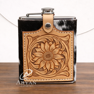 ปลอกใส่ขวดเหล้าสแตนเลสหุ้มหนังแกะสลักลายดอกไม้สไตล์วินเทจ พกพาสะดวก ของขวัญสำหรับผู้ชาย - Product Image 1