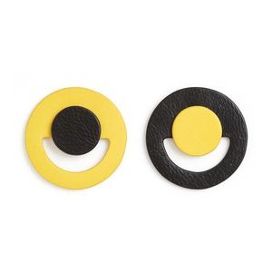 Boucles d'oreilles créoles en résine rose en forme d'étoile, faites à la main, pour femme, bijoux tendance et élégants, accessoire de mode affirmé - Product Image 3
