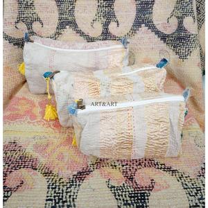 Ensemble de trousses de toilette en coton indien Kantha, motif floral, fermeture à glissière, design léger - Sac de voyage pour femmes, accessoires de maquillage - Product Image 4