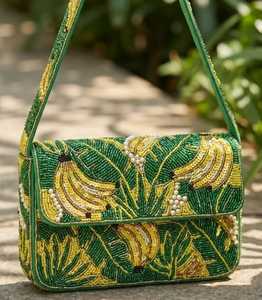 Pochette de Soirée Élégante et Luxueuse pour Femme avec Ornements Artistiques et Style Raffiné pour Dîners Formels et Mariages - Product Image 1