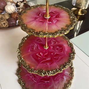 ขาตั้งเค้กเรซิ่นโลหะดีไซน์ยุโรป ชิ้นงานตกแต่งงานแต่งงาน ดีไซน์คลาสสิก ขาตั้งเค้กแบบหล่อเรซิ่นอีพ็อกซี่ - Product Image 1