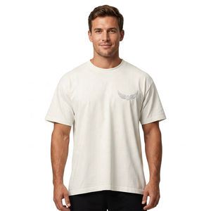 เสื้อยืดแขนสั้นสีขาวสำหรับผู้ชาย พร้อมโลโก้ปีกนูน ทรงปกติ คอกลม สไตล์ลำลอง ผ้าเจอร์ซีย์คอตตอน 100% - Product Image 5