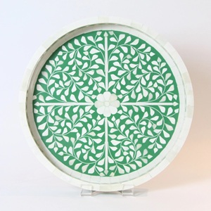 Plateau de service artisanal en os et résine, plateau décoratif moderne en bois pour la maison et l'hôtellerie - Product Image 1