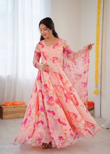 Robe en soie organza royale, robe en soie imprimée numériquement de qualité supérieure, robe élégante faite main, robe de créateur à manches longues avec dupatta et pantalon - Product Image 1