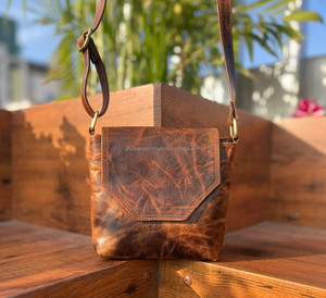 Bolso Crujiente de Cuero Auténtico Hecho a Mano para Mujer, Bandolera Elegante de Cuero de Grano Completo, Ideal para Regalo - Product Image 3