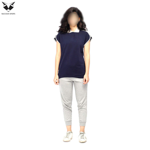 เสื้อโปโลผู้หญิงราคาโรงงาน เสื้อโปโลลำลองสไตล์สตรีทแวร์ ระบายอากาศได้ดี ทรงปกติ แขนสั้น เสื้อยืดโปโลผู้หญิงแบบเรียบ - Product Image 2