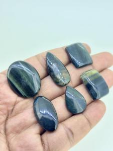 พลอยไทเกอร์อายธรรมชาติคุณภาพสูงเกรดพรีเมียม รูปทรงผสมสีดำ แบบหลวม ราคาขายส่งที่ดีที่สุด - Product Image 3