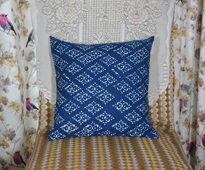 ปลอกหมอนอิงพิมพ์ลายบล็อกอินดิโก้ทำมือ ผ้าฝ้ายพรีเมียม - Product Image 1