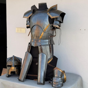Conjunto de Armadura de Caballero Medieval de Acero, Casco y Escudos, Niquelado Negro Pulido, Traje Tradicional de Medio Cuerpo, Coleccionable, de Moda - Product Image 1