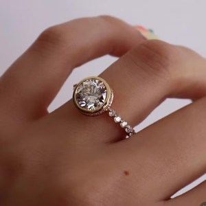 Bague solitaire authentique en or massif 14 carats avec halo de diamants ronds VS1 de 2,00 carats, cultivés en laboratoire, pour fiançailles éternelles, surprise pour elle - Product Image 1