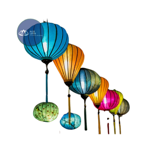 DISPONIBLE: Lámpara Colgante de Seda Hecha a Mano, Sostenible y de Alta Calidad, para Eventos, Bodas, Decoración del Hogar, Venta al Por Mayor - Product Image 1