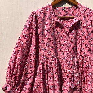 เดรสลำลองพิมพ์ลายดอกไม้ คอวีลึก ผูกเชือก ทรงหลวม เอวธรรมชาติ ชุดนอน - Product Image 1