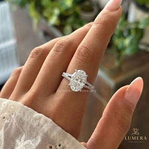 แหวนวินเทจทองคำขาว 14K-18K ประดับเพชรทรงรีเพาะเลี้ยงในห้องปฏิบัติการ รับรองโดย IGI ดีไซน์แบบ Solitaire สำหรับวันครบรอบ พร้อมก้านแหวนแบบแยกส่วนและฝังเพชรแบบ Pave ซ่อนอยู่ - Product Image 5