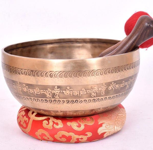Cuenco tibetano de latón con incrustaciones intrincadas, con motivo de cruz dorje y símbolos sagrados, disponible a precios de mayorista. - Product Image 4