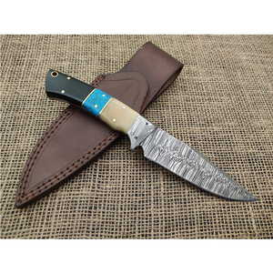 Cuchillo Hecho a Mano de Acero de Damasco con Mango Decorativo de Madera, Detalle de Turquesa y Funda de Cuero para Uso en Exteriores - Product Image 4